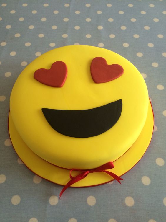 love emoji cake