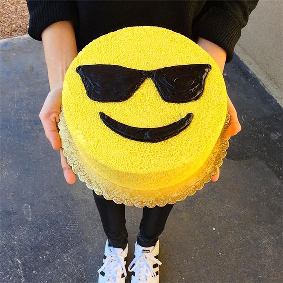 emoji birthday cake