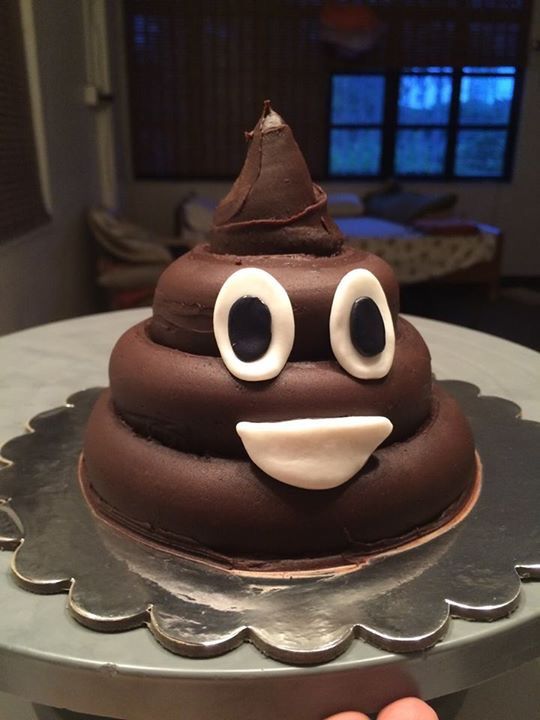 shit emoji cake